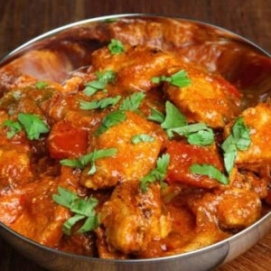 Garlic chicken tikka balti