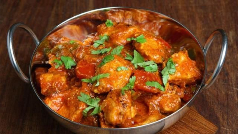 Garlic chicken tikka balti