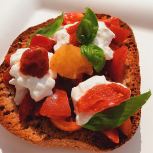 Frisella con Stracciatella ai tre Pomodori